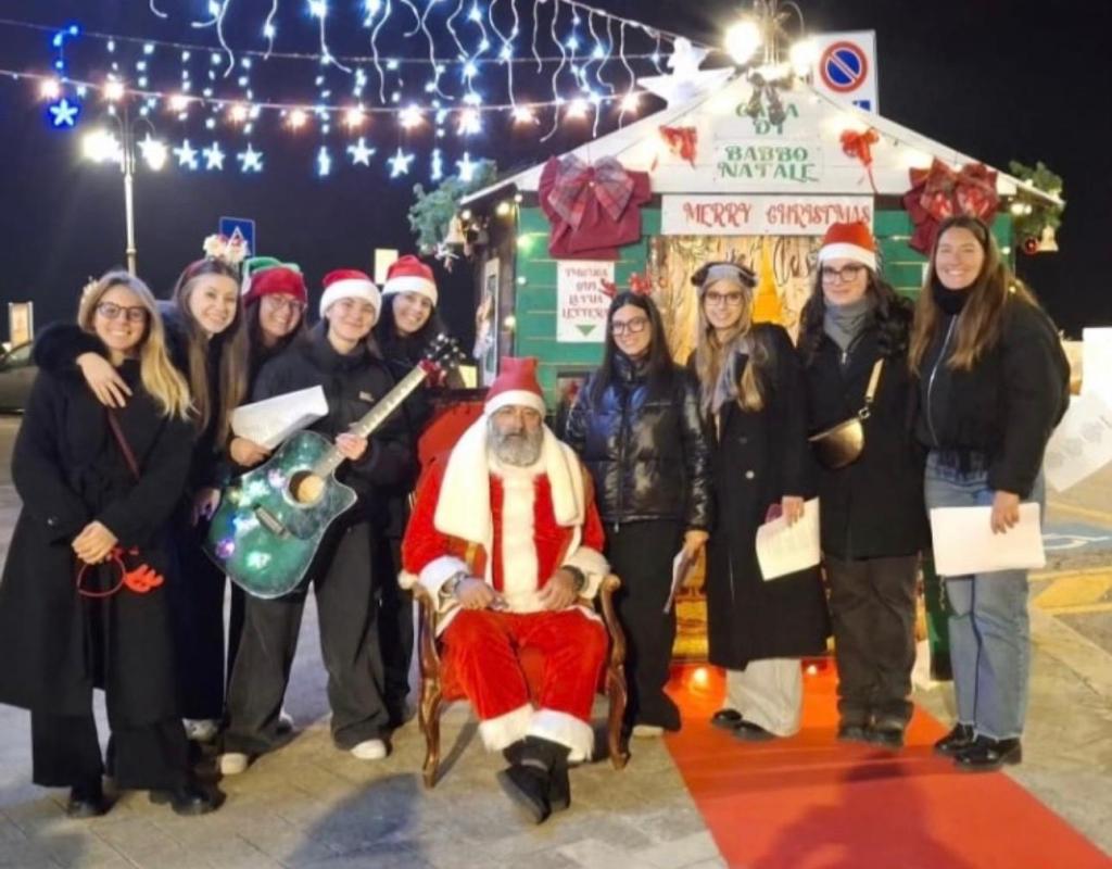 Magia del Natale sul lungomare: la Casa di Babbo Natale a Giovinazzo